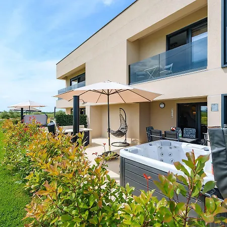 Mediterranes Und Modernes Mit Jacuzzi, Waschmaschine, Grill