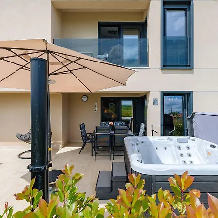 Mediterranes Und Modernes Mit Jacuzzi, Waschmaschine, Grill