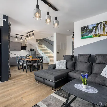Mediterranes Und Modernes Mit Jacuzzi, Waschmaschine, Grill