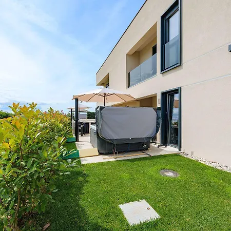 Mediterranes Und Modernes Mit Jacuzzi, Waschmaschine, Grill