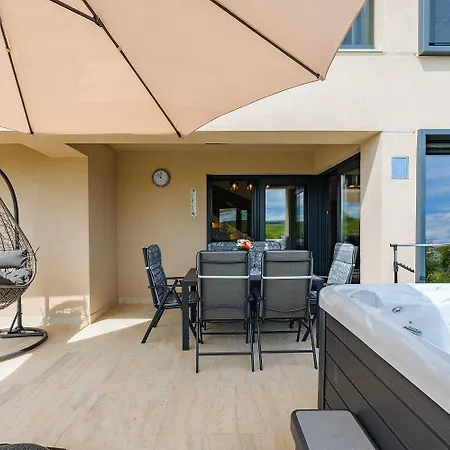 아파트 Mediterranes Und Modernes Mit Jacuzzi, Waschmaschine, Grill 우마그