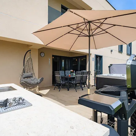 아파트 Mediterranes Und Modernes Mit Jacuzzi, Waschmaschine, Grill
