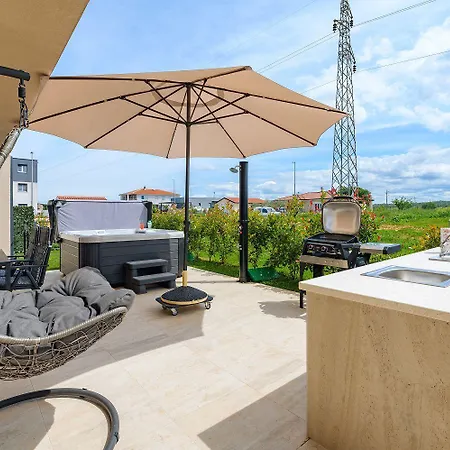 Mediterranes Und Modernes Mit Jacuzzi, Waschmaschine, Grill *
