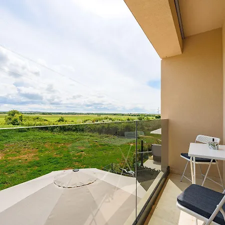 Mediterranes Und Modernes Mit Jacuzzi, Waschmaschine, Grill 아파트
