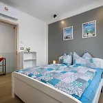 Apartman Mediterranes Und Modernes Mit Jacuzzi, Waschmaschine, Grill