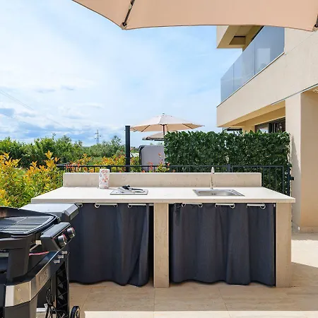 Mediterranes Und Modernes Mit Jacuzzi, Waschmaschine, Grill