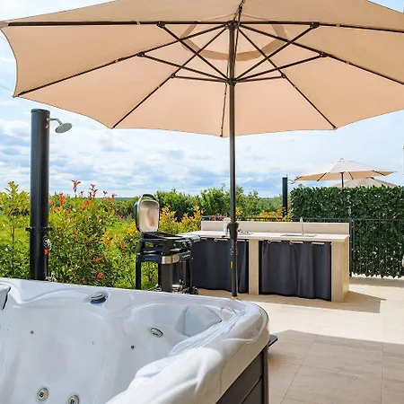 Mediterranes Und Modernes Mit Jacuzzi, Waschmaschine, Grill Appartement Umag