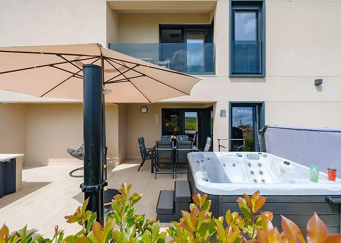 Mediterranes Und Modernes Mit Jacuzzi, Waschmaschine, Grill