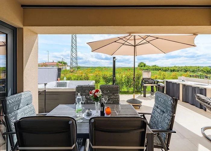 Mediterranes Und Modernes Mit Jacuzzi, Waschmaschine, Grill Appartement